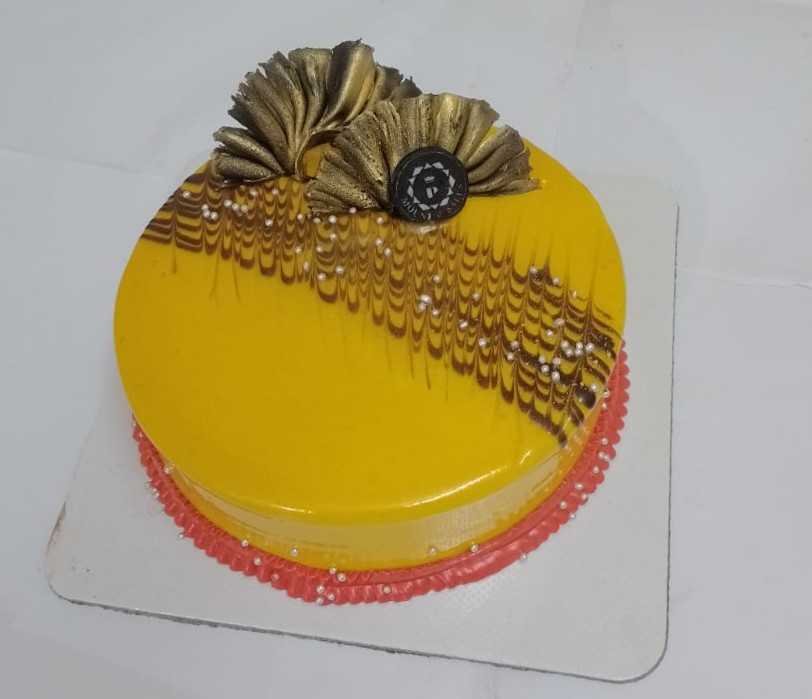 Premium RED N White Velvet Cake